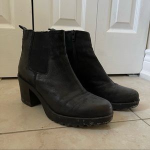Used Leather Black Booties